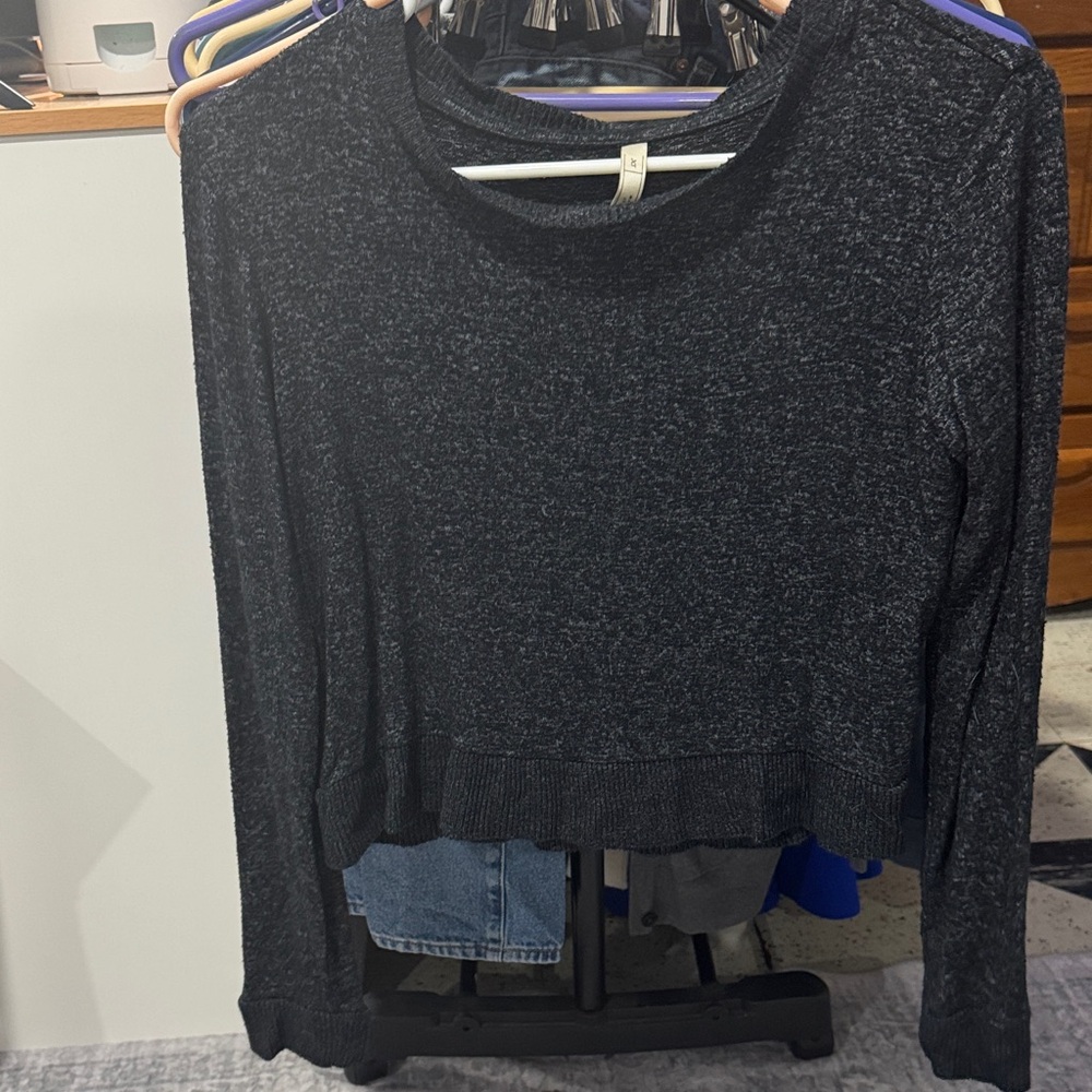 Women's Black Cropped Long Sleeve Top